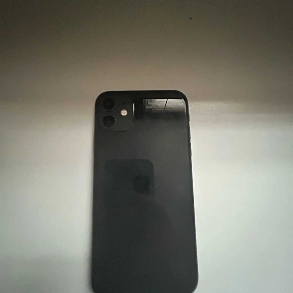 Apple Smartphone with Black Frame and Vibrant Display - Awesome Condition